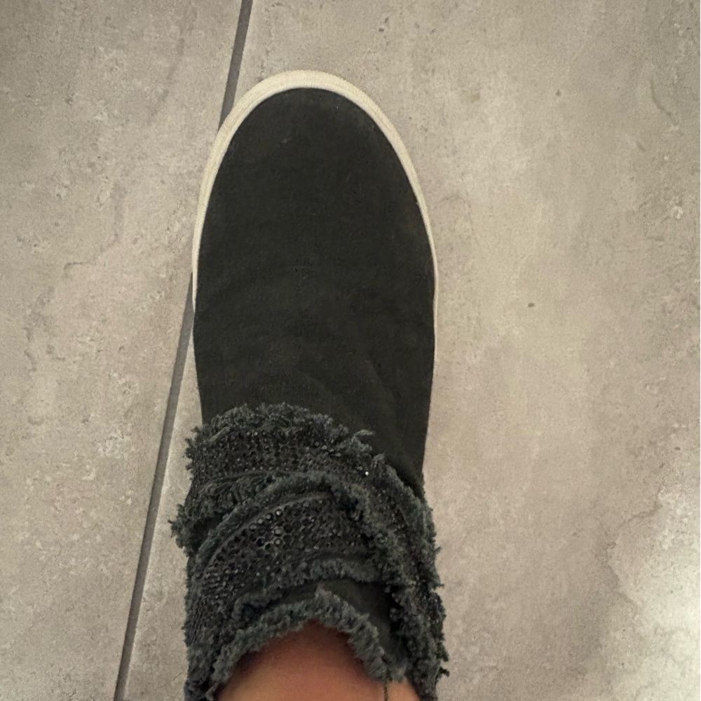 Very G Distressed Gray Sneakers